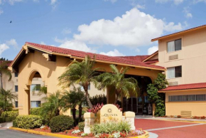 Отель La Quinta by Wyndham St. Pete-Clearwater Airport  Клеруотер